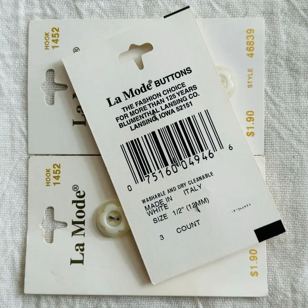 (9) Vintage La Mode White Flower Buttons Made in Italy